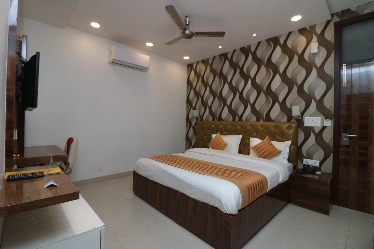 Oyo 9999 Hotel La Wisteria Delhi  Exterior foto